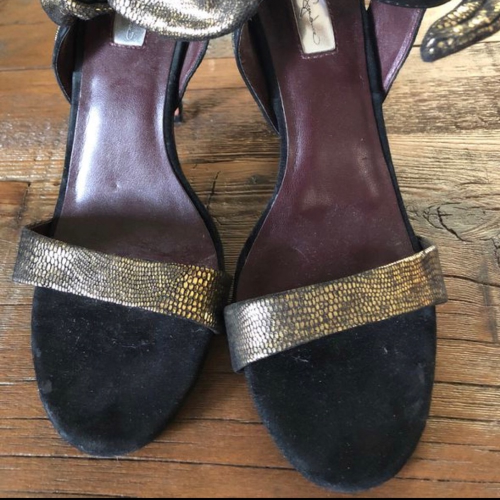 Report Heels
